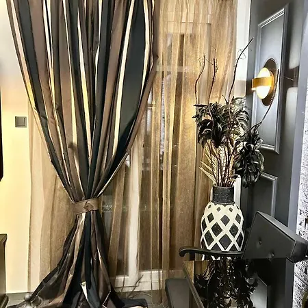 Fifty Shades Of Black Apartment *